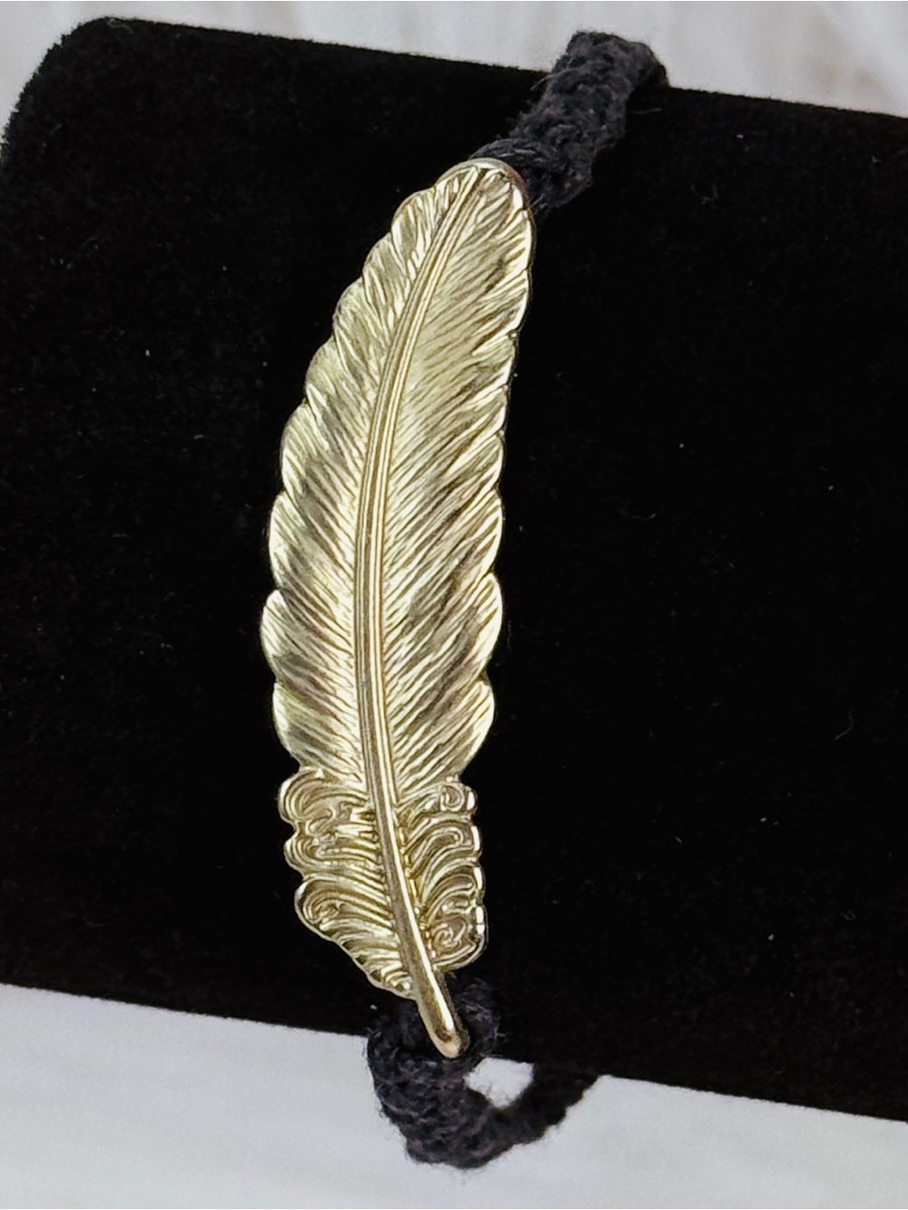 Vintage goldtone leaf accent black costume bracelet